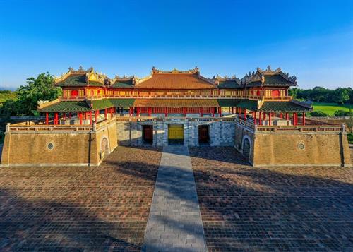 Hue Imperial City Walking Tour: Citadel & Forbidden City