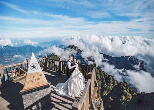 Sapa Fansipan Cable, Cat Cat Village & Moana Instagram Day Tour